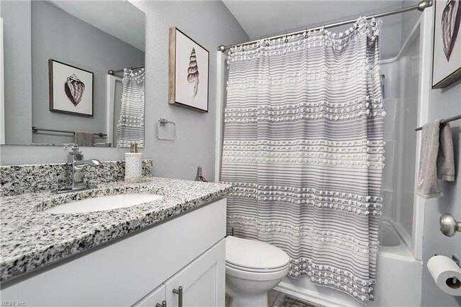 Building Photo - Spacious VB Townhouse!