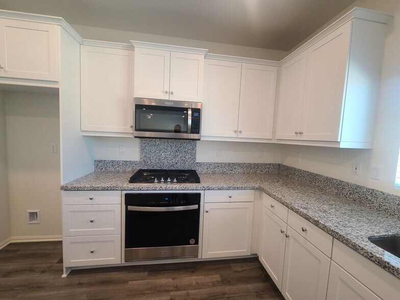 Building Photo - 15674 Santa Cruz Ct