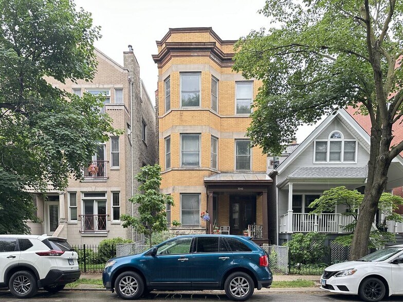 Building Photo - 3258 N Racine Ave