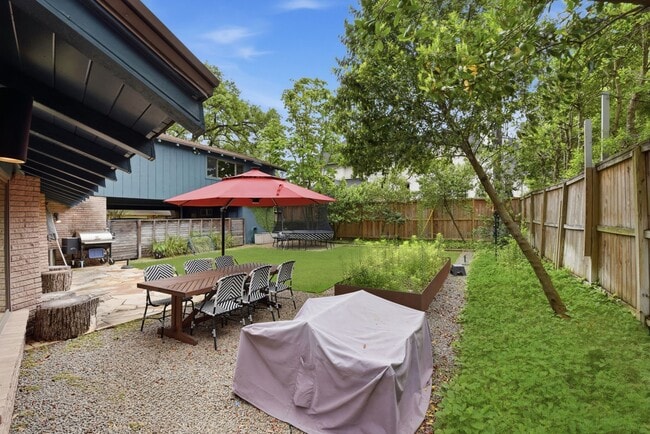 Building Photo - 4603 Ivanhoe St