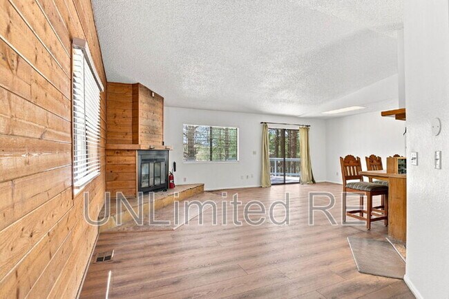 Building Photo - 1410 Inverrary Way