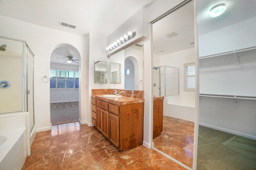 Building Photo - 10849 Brookfield Ave