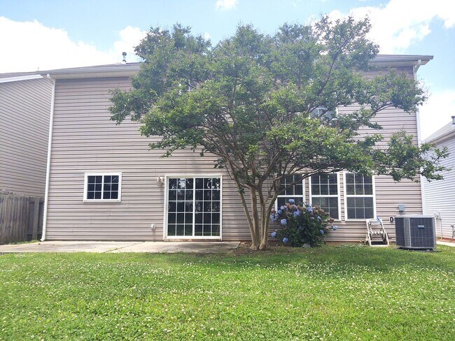 Building Photo - Beautiful Home located in the Hamilton Lak...
