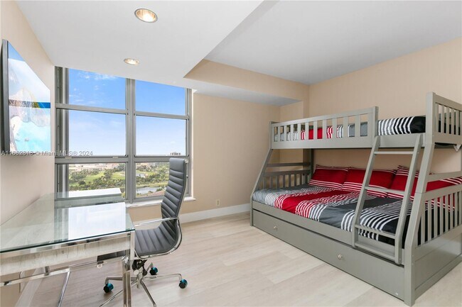 Building Photo - 3500 Mystic Pointe Dr