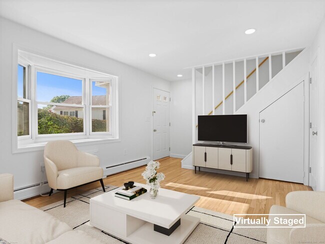 Building Photo - 240 Sunnyridge Ave