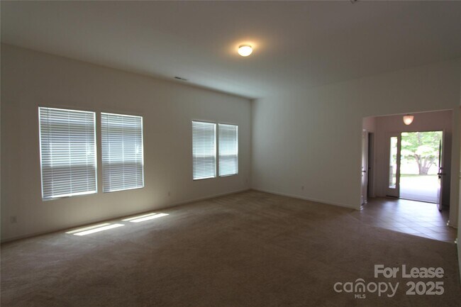 Building Photo - 300 Commodore Loop