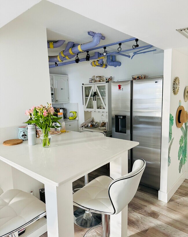 Building Photo - 1800 Collins Ave