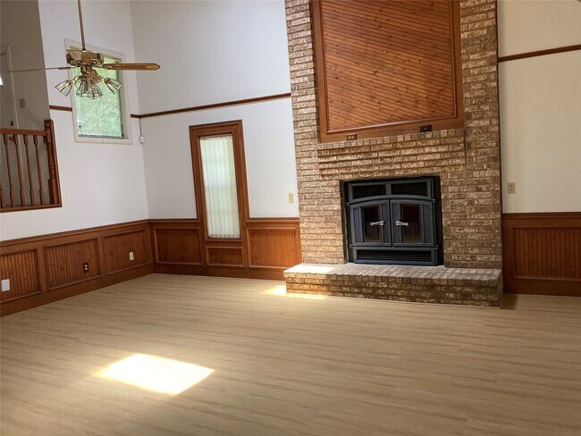 Building Photo - 554 Harbor Dr