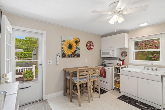 Building Photo - 28 The Trail