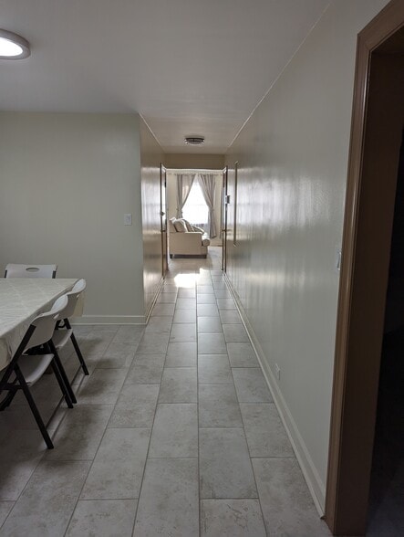 Building Photo - 3322 W Catalpa Ave