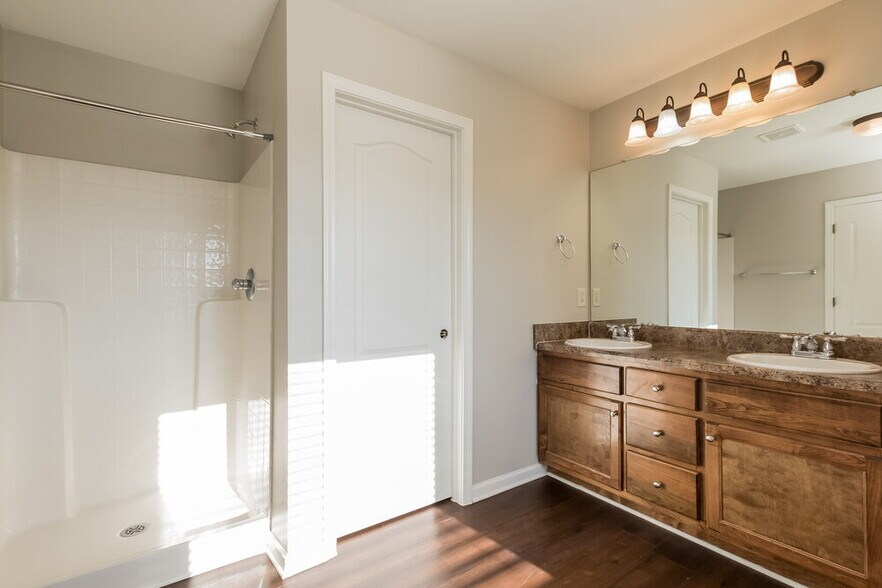 Building Photo - 142 Bethany Manor Dr