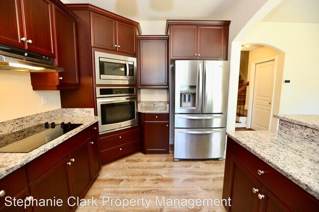 Building Photo - 4 br, 3.5 bath House - 5452 Carbon Court
