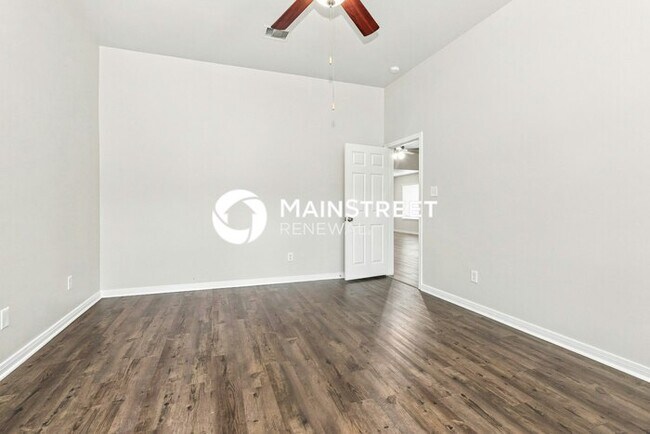 Building Photo - 4 Bedroom Pet-Friendly Home in Conroe, TX with Main Street Renewal