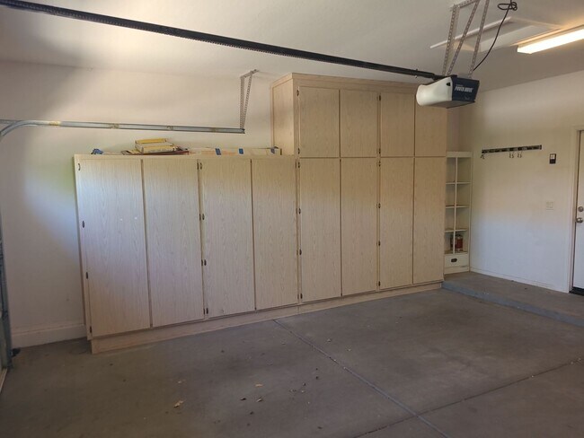 Building Photo - 4457 E Carob Dr