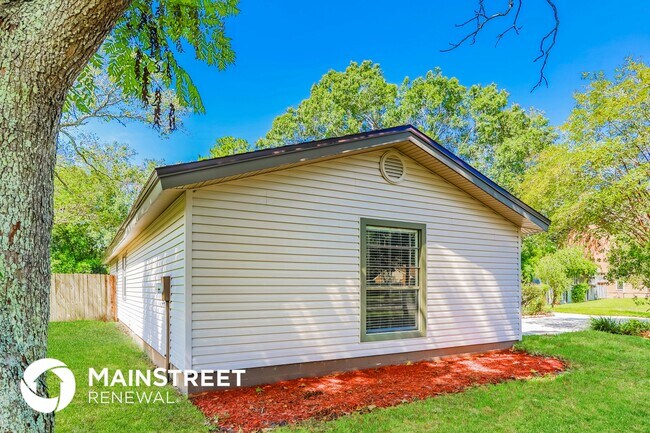 Building Photo - 8162 Cayuga Trail W