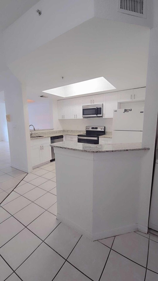 Building Photo - 751 SW 148th Ave