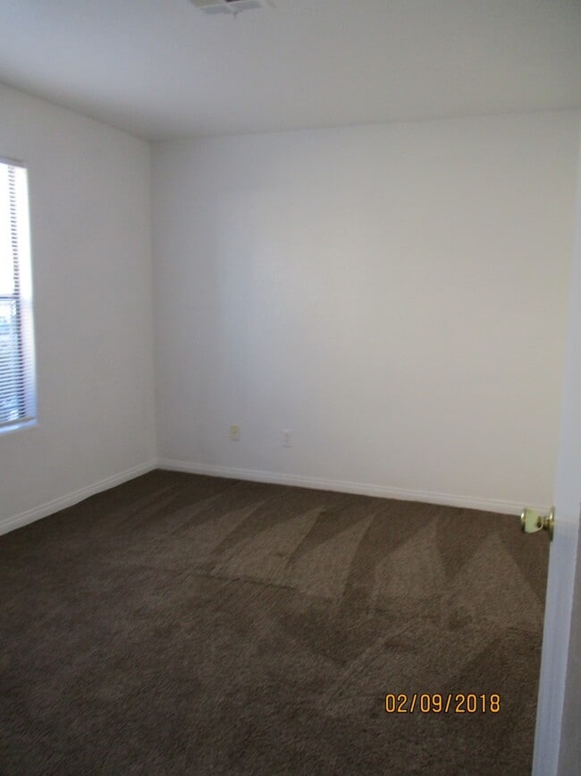 Building Photo - BEAUTIFUL  1 BED 1 BATH CONDO MINUTES FROM...