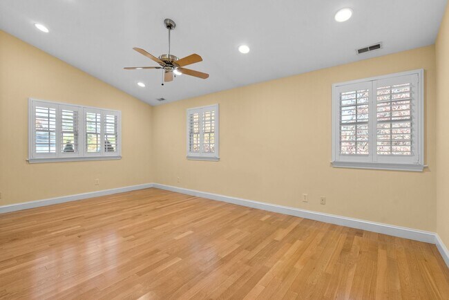 Building Photo - 3 Bed 3 Bath - Kensington Craftsman - Move In Ready