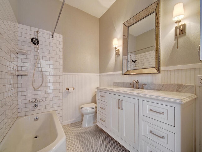 Building Photo - UT PRE-LEASE: Luxury 4 bedroom home in Wes...