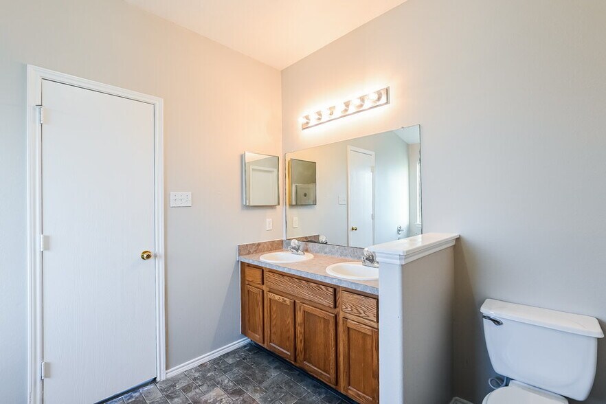 Building Photo - 7727 Painted Desert Dr