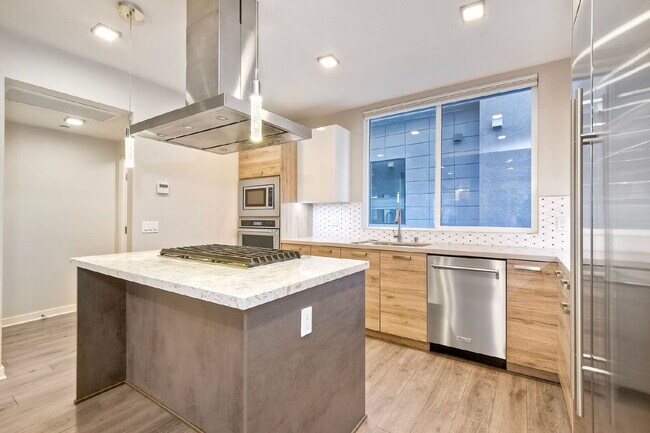 Building Photo - Luxury Hillcrest Home for Rent in San Diego