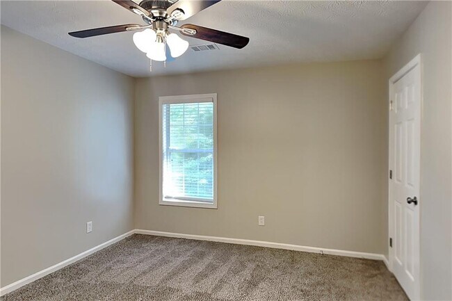 Building Photo - 2618 Windage Dr SW