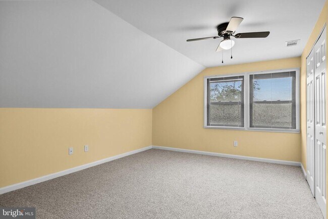 Building Photo - 10 Traynor Ln