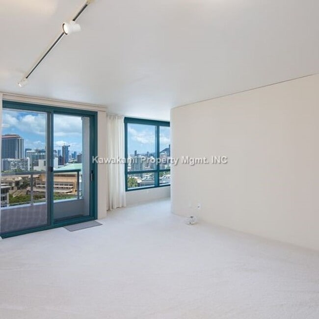 Building Photo - WAIKIKI LANDMARK...A GEM IN FINE LIVING......