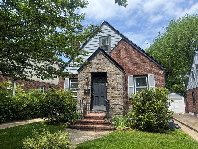 Primary Photo - 187-15 Aberdeen Rd