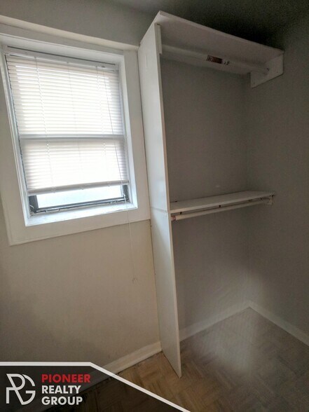 Building Photo - 739 W Belmont Ave