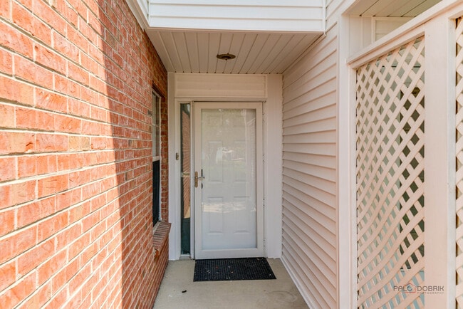 Building Photo - 115 Meadowbrook Ln