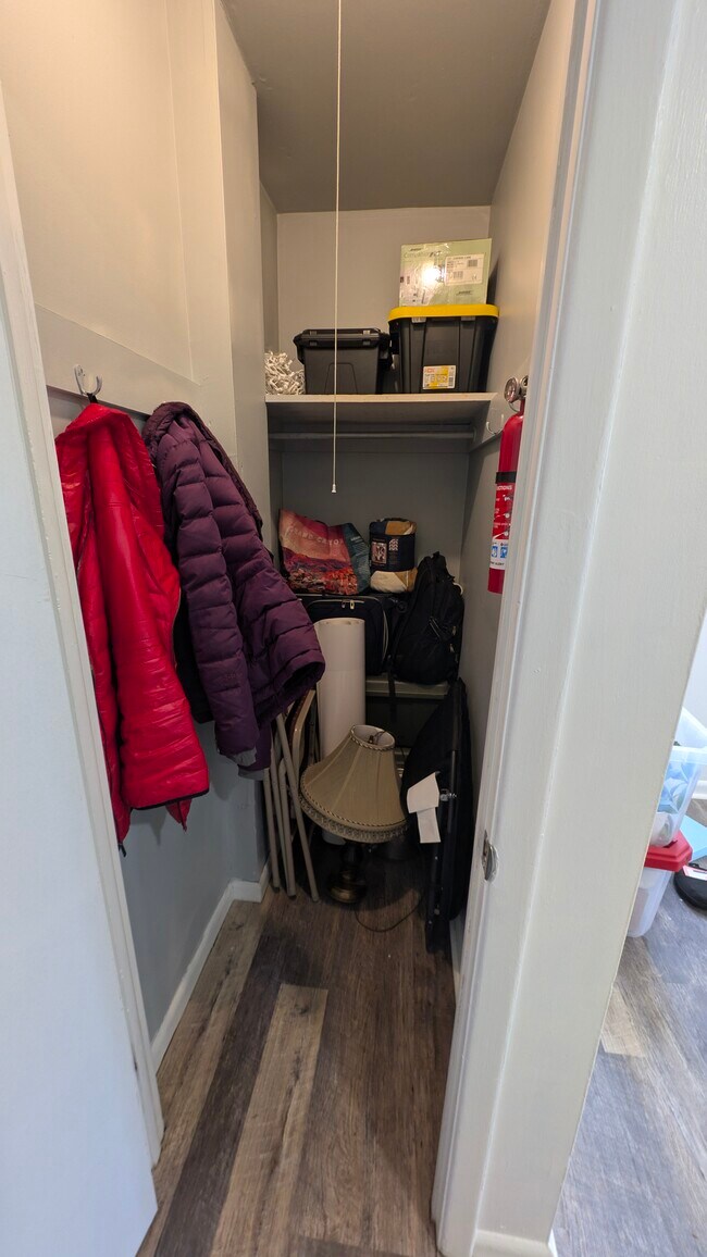 Building Photo - 7038 Valley Ave