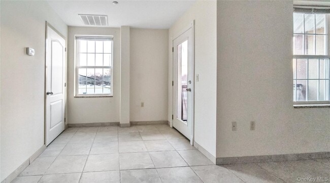 Building Photo - 400 Carney St