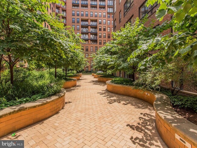 Building Photo - 616 E Street NW Unit 446