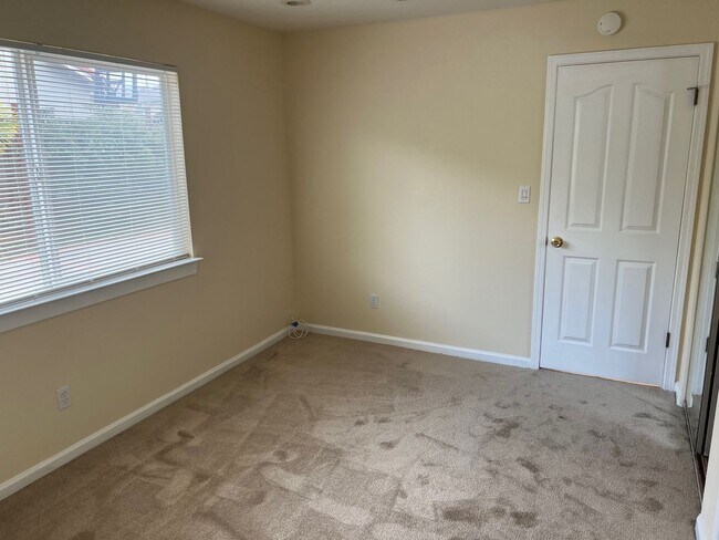 Building Photo - CAMPBELL - Executive 5 bedroom home in a desirable neighborhood