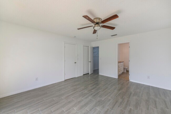 Building Photo - 1168 SE Clifton Ln