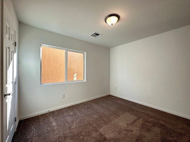 Building Photo - Robindale & Westwind