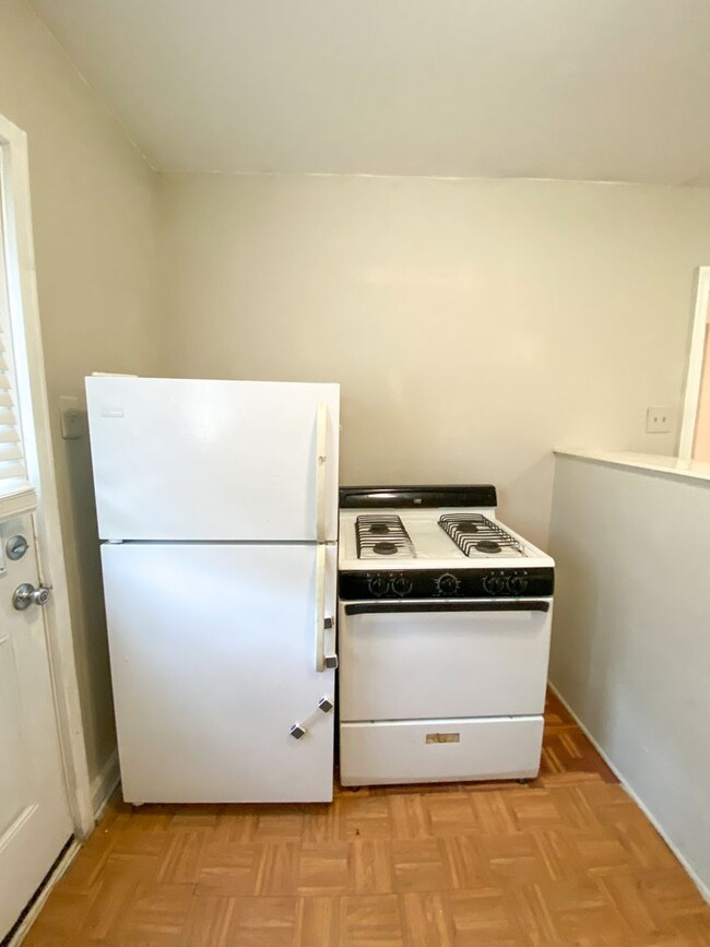 Building Photo - 1 bed, 1 bath near Avalon and Overton Park...