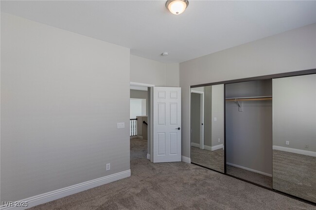 Building Photo - 2510 Putting Green Dr