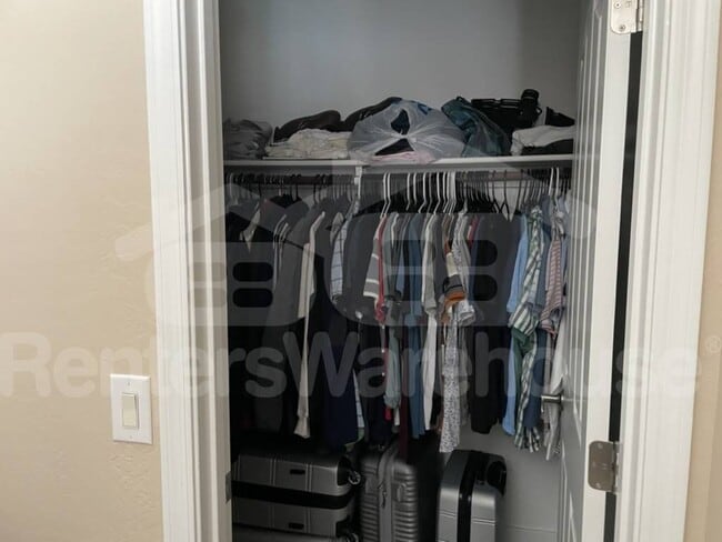 Building Photo - 2328 W Skinner Dr