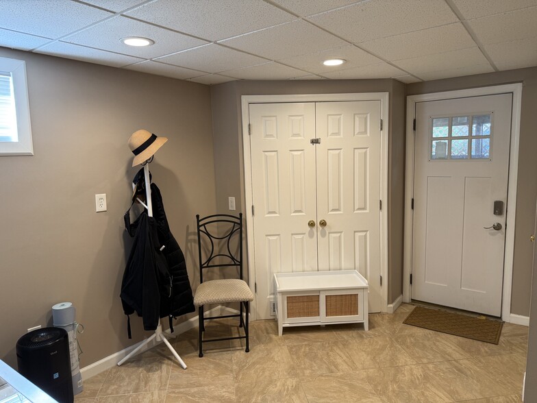 Building Photo - 18516 Rolling Acres Way