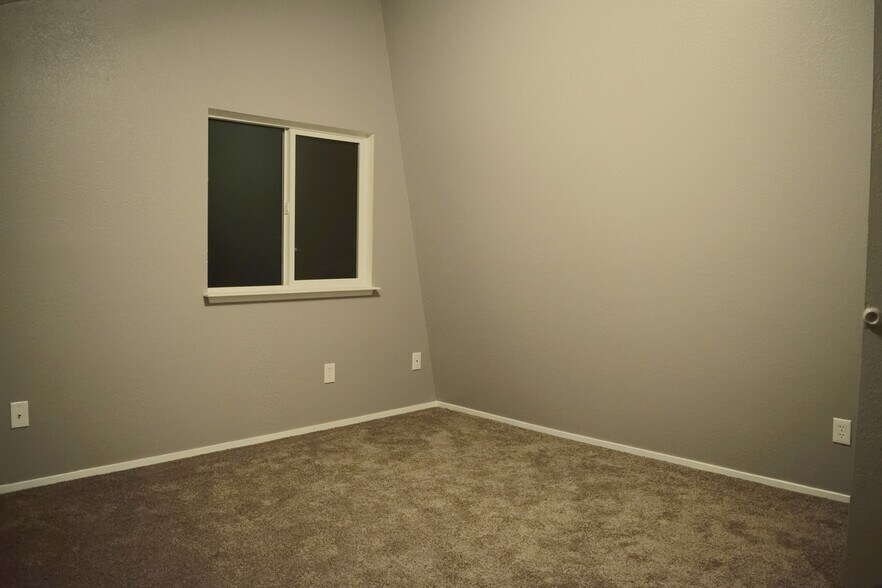 Upper West bedroom - 1559 8th Street Northeast