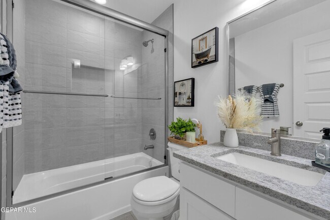 Building Photo - 805 P.º Tranquilo Pl