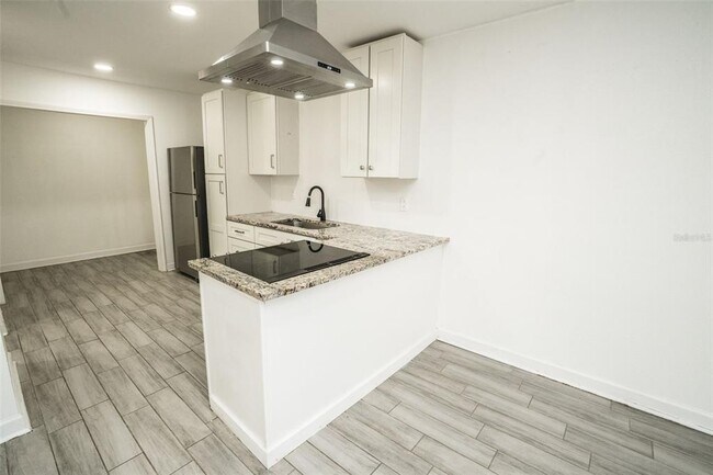 Building Photo - 1007 E 32nd Ave