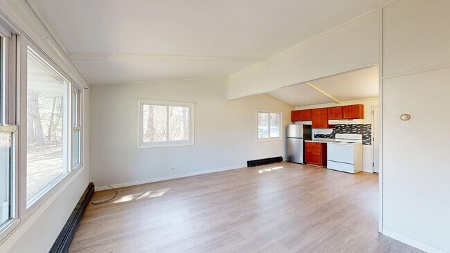 Building Photo - 137 Cedar St