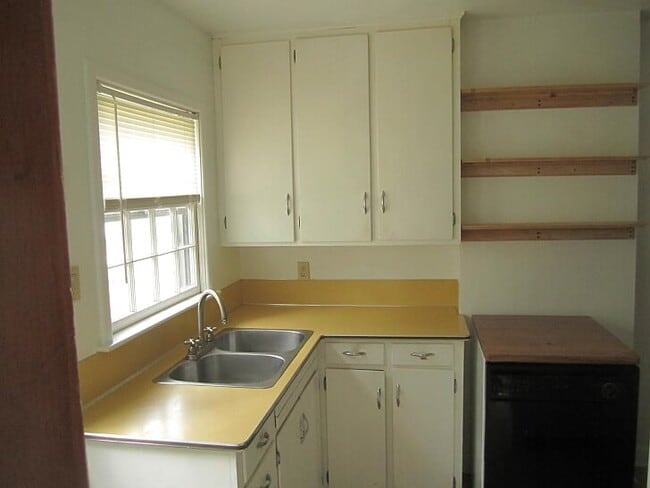 Building Photo - 2407 Knapp St