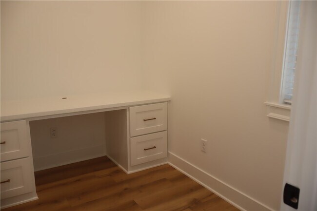 Building Photo - 2085 E Roe Ter