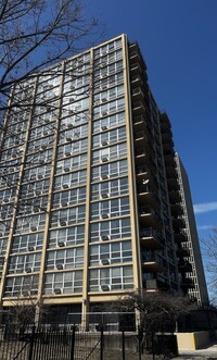 Building Photo - 6730 S South Shore Dr