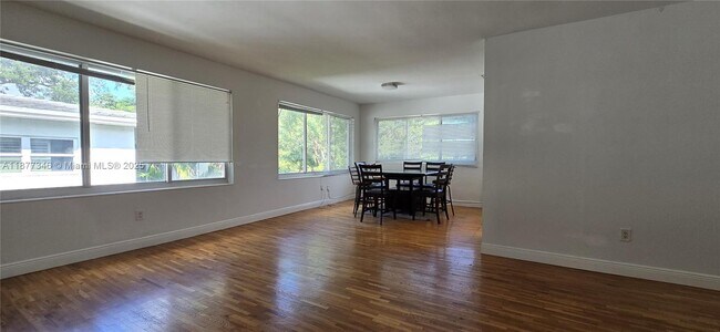 Building Photo - 3915 Ponce de Leon Blvd