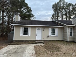 Building Photo - Cozy Updated 2 Bedroom Home